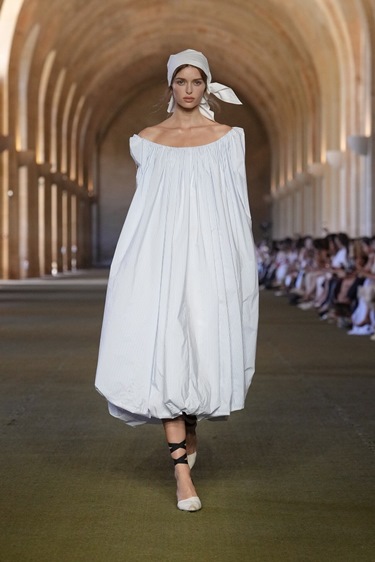 الريف الفرنسي بلمسات معاصرة في مجموعة Jacquemus ربيع 2026